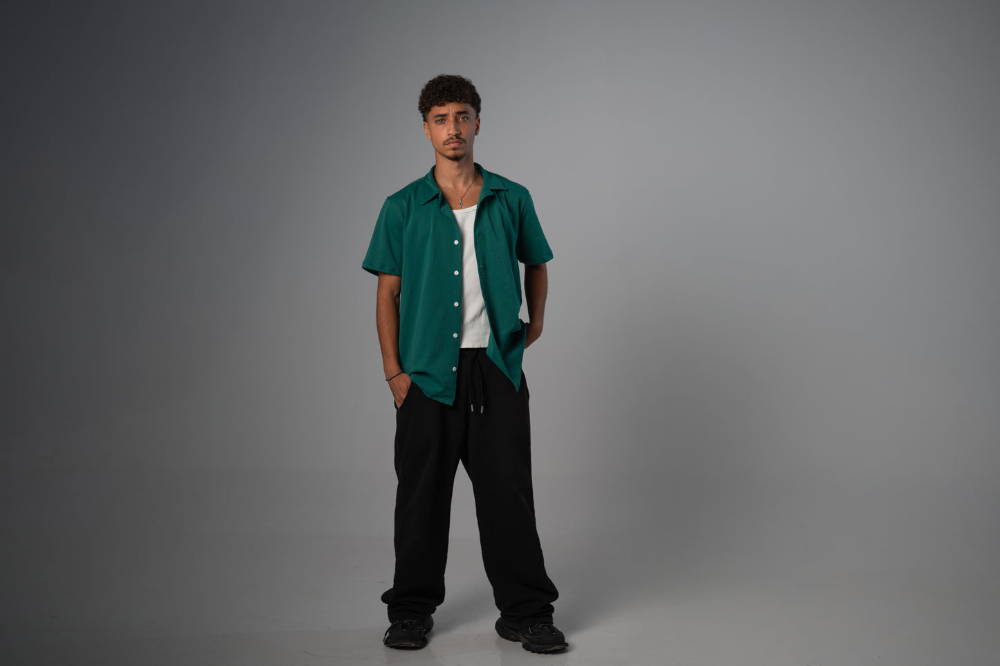HIS STORY SHORT SLEEVE SHIRT IN DARK GREEN